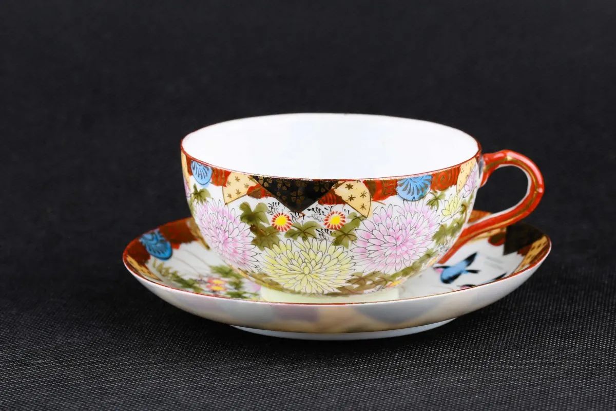Ukázka východoasijského měkkého porcelánu