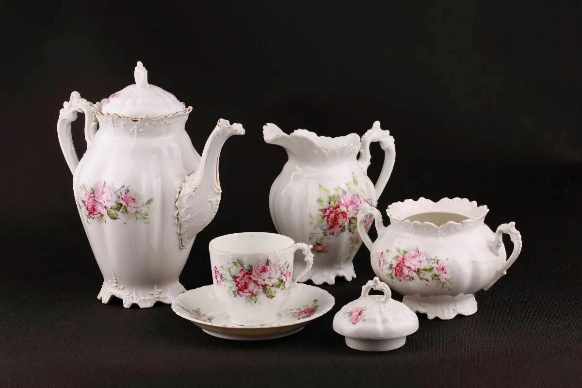 Ukázka tvrdého porcelánu evropského typu