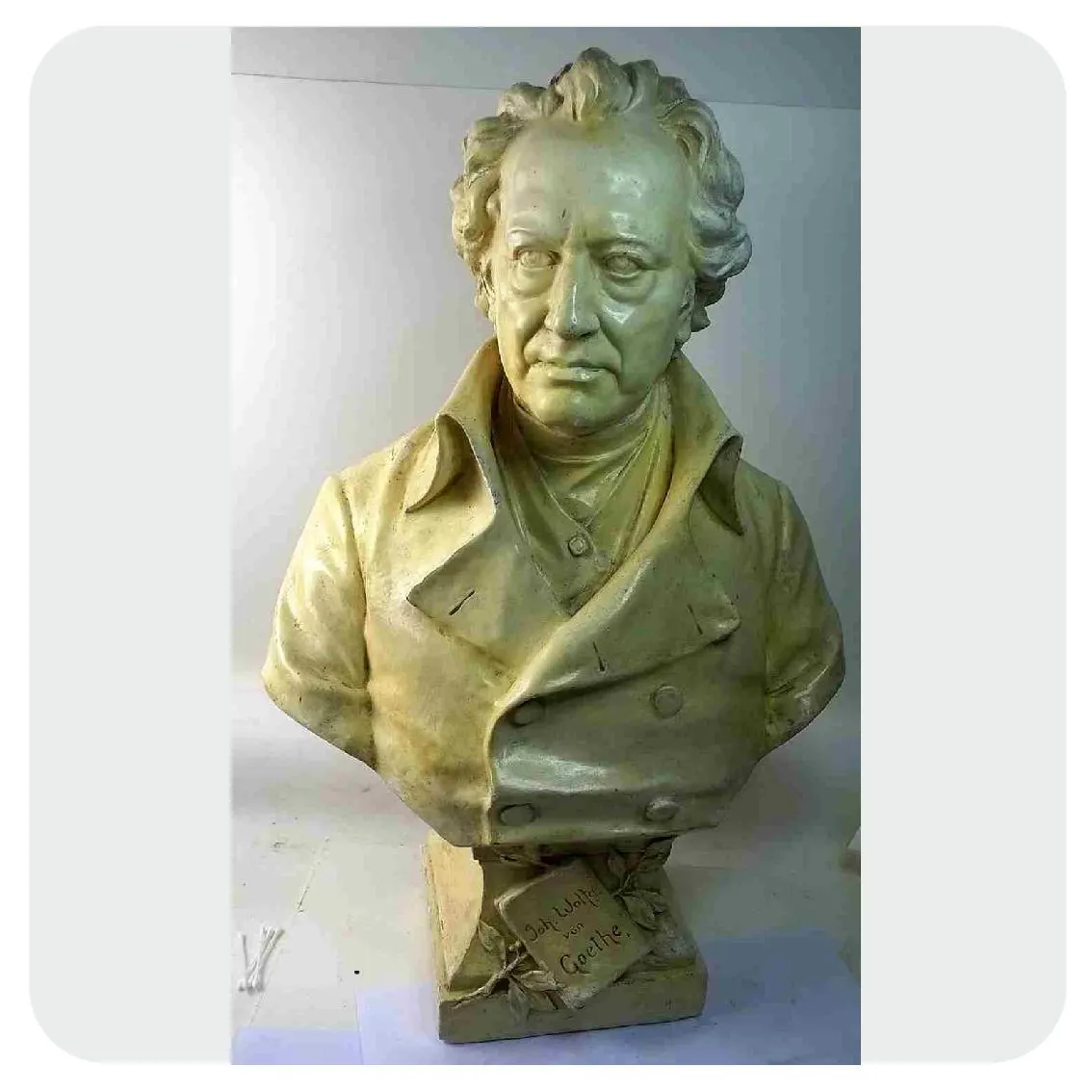 Sádrová busta Johanna Wolfganga von Goethe, před čištěním, Městské muzeum Františkovy Lázně