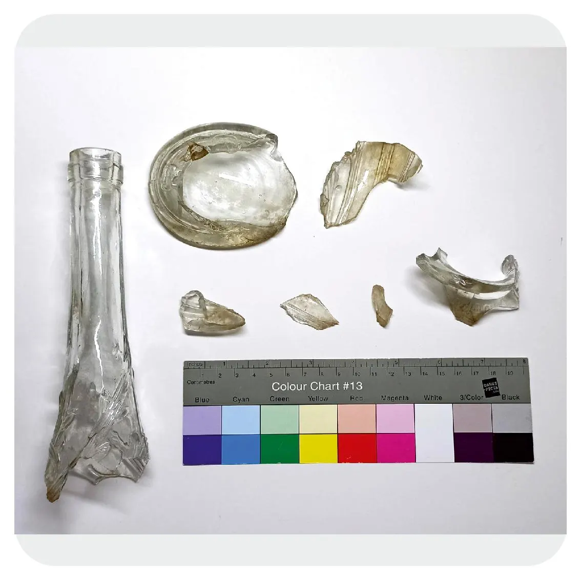 Archeologické sklo, Muzeum Karlovy Vary – čištění a lepení – před restaurováním